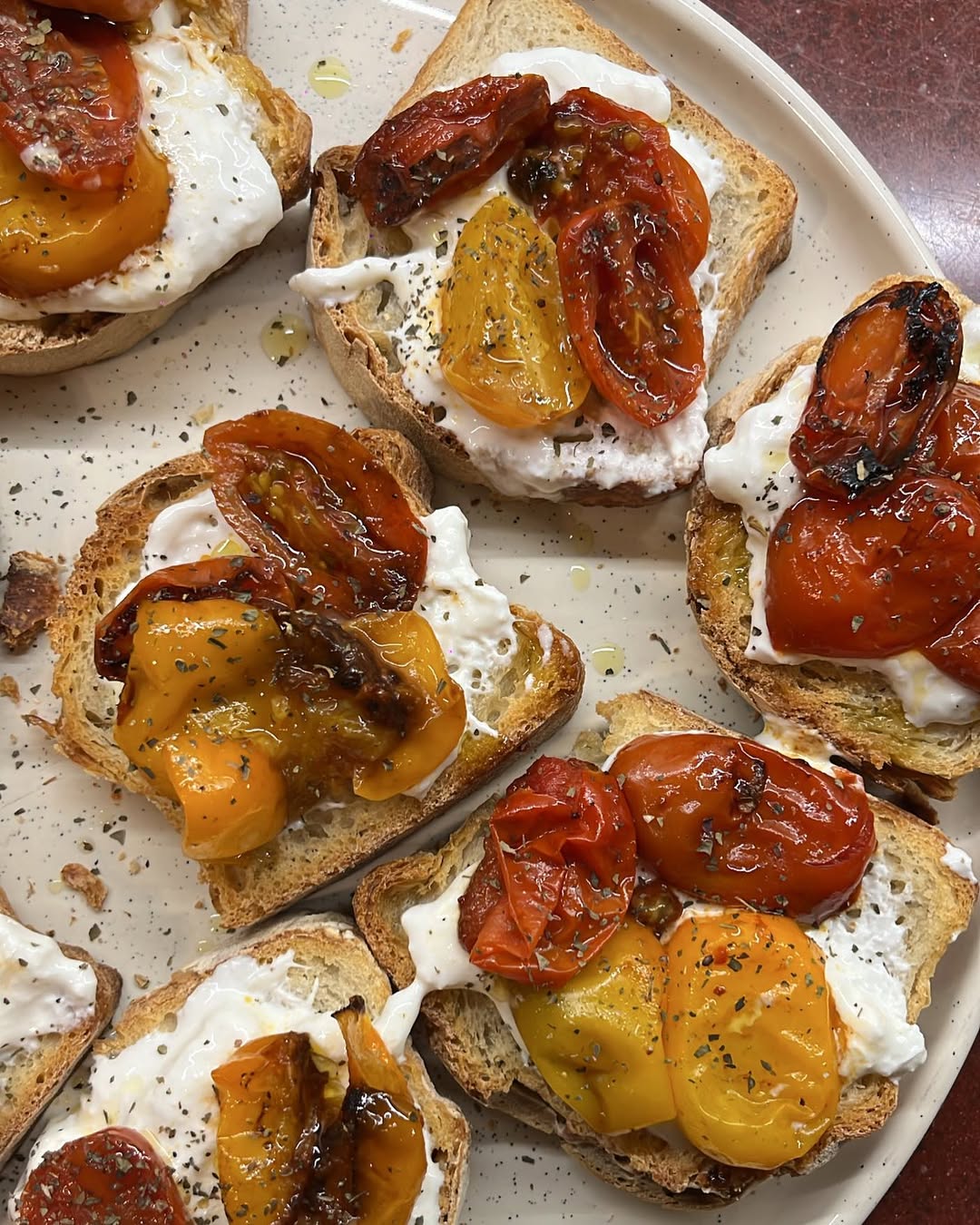 Ricetta sana Bruschetta Mediterranea con pomodorini e stracciatella