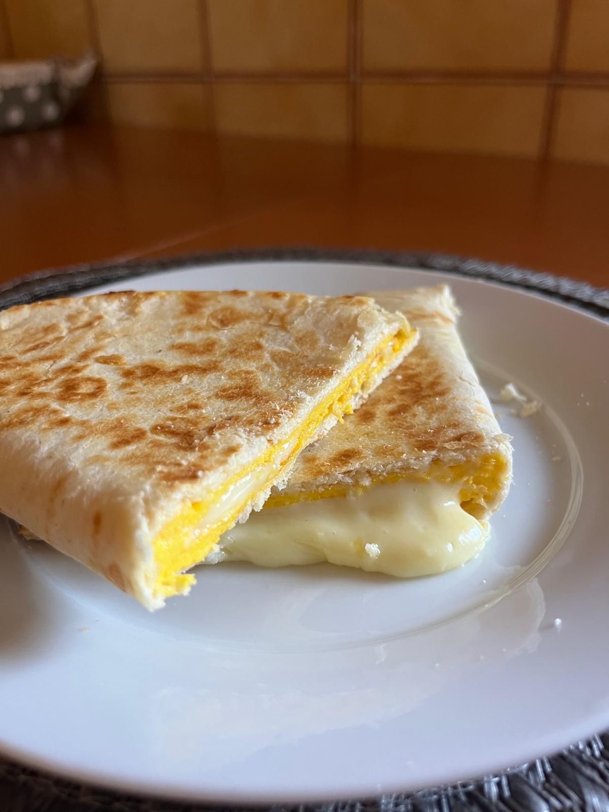 Idea pranzo Piadine Cremose con frittata e formaggio